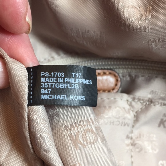 Gorgeous MICHAEL KORS BROWN CROSSBODY JUST REDUCED - Picture 10 of 12